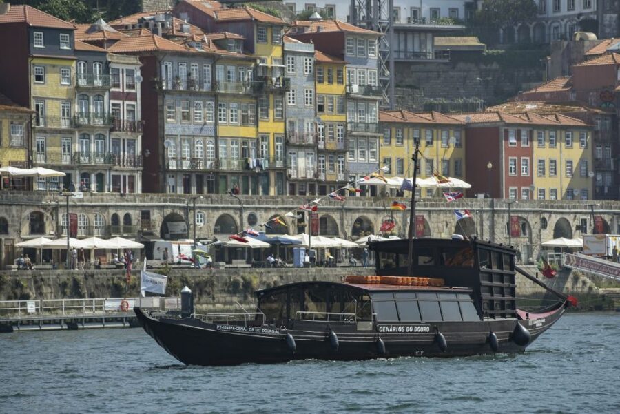 Porto: Bridges Cruise & Sunset & World of Discoveries Option - Sunset Option on the Douro: Golden Light and Cooler Air