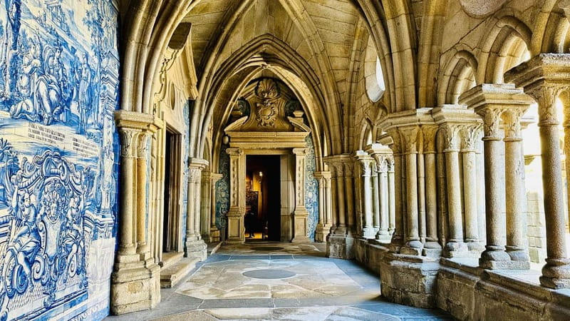 Porto Cathedral Guided Tour with Entrance Tickets - Cloisters and Cabido House: the quieter parts that make the whole place click