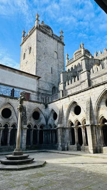 Porto Cathedral Guided Tour with Entrance Tickets - Sé, the Cathedral complex, and Paço Episcopal: what the hour actually covers