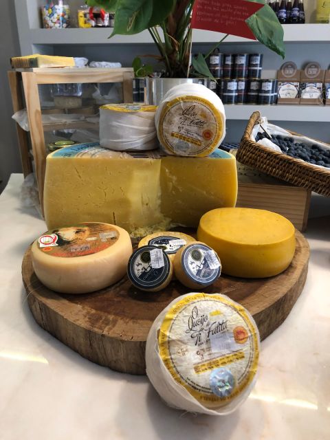 Porto: Cheese and Port Wine Tasting in a Unique Place - The Secret Spot Inside the Store: A Small Moment With Big Payoff