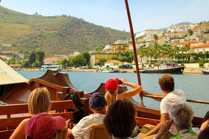 Porto City Tour Full Day with Lunch and Six Bridges Cruise - Private basis - The Historic Centre walk: medieval streets in Sé, Vitória, São Nicolau, and Miragaia