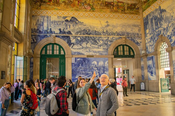 PORTO city Walking Tour - Stop 1: São Bento Railway Station Tiles and the UNESCO-Center Mood