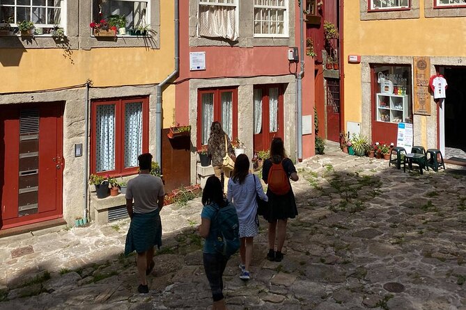 PORTO city Walking Tour - Igreja dos Carmelitas: Two Churches and One Extremely Narrow House