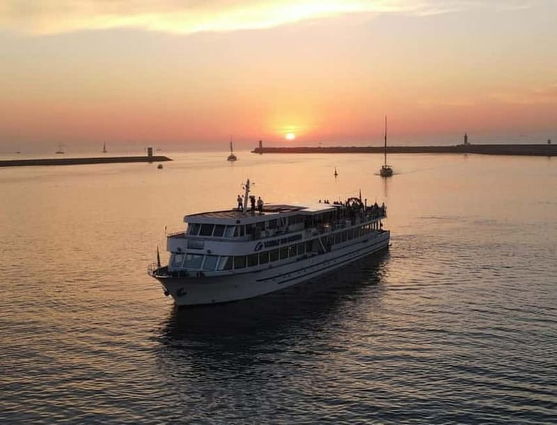 Porto: Cruise with Dinner & Live Music - Dinner Menu in Plain Portuguese Details: Cod or Rump, Pumpkin Cream, Chocolate Dessert