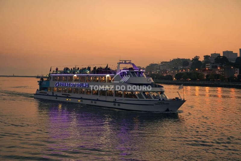 Porto: Cruise with Dinner & Live Music - Live Music Onboard: Singer, Piano, and Multi-Language Charm
