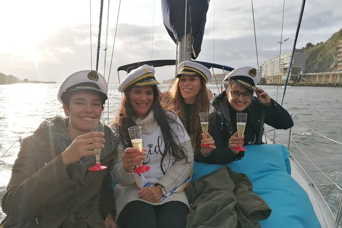 Porto: Cruzeiro privado rio douro até 8 pessoas com wine tasting - Photo Help, Music, Blankets, and the Little Comfort Wins