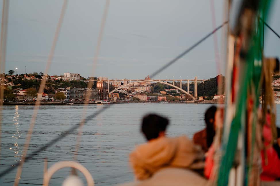 Porto: Douro River Boat Tour with Wine Tasting - Wine tasting onboard: crisp white, Vinho Verde, and Port