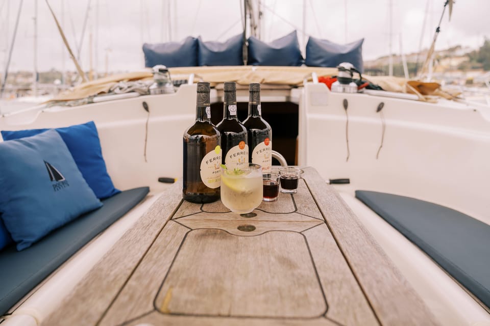 Porto: Douro river Boat tour with wine tasting (small group) - The Port Wine Tasting Moment: More Than Just a Pour
