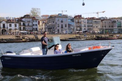 Porto: Douro River Cruise w/ Portuguese Wines & Local Host - Palácio do Freixo and the first glide: getting oriented on the water