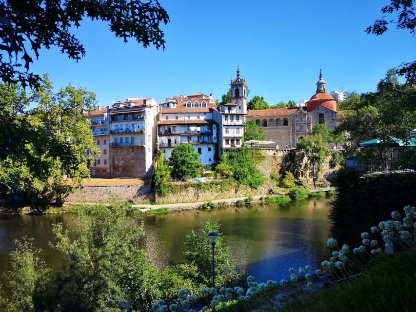 Porto: Douro Valley History & Wine Tour with Cruise & Lunch - Timing, transport, and the realities of a steep route
