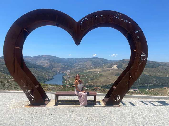 Porto: Douro Valley Wine Tour with a Sommelier & Boat Trip - Your morning in Penafiel: Vinho Verde vineyards and a centuries-old family scene