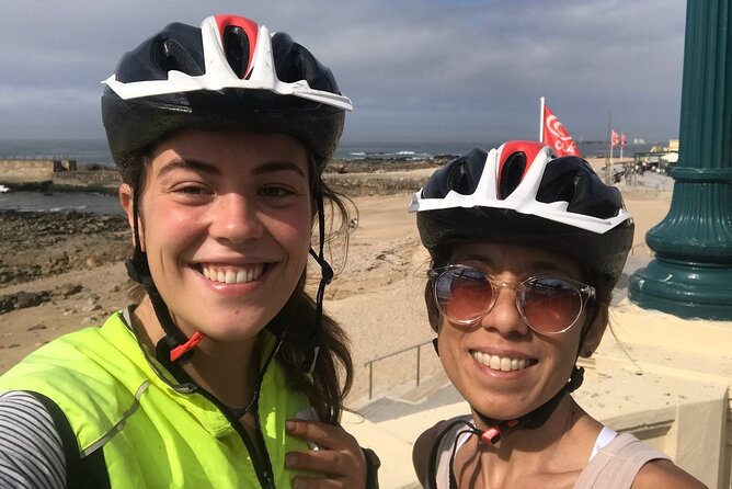 Porto Downtown and Sightseeing Bike Tour - Where the Douro Meets the Atlantic: Praia do Molhe and the Beach-Linked Park