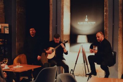 Porto: Fado Live Music, Wine & Cultural Introduction - The 1-hour concert format: two voices, two instruments, no fluff