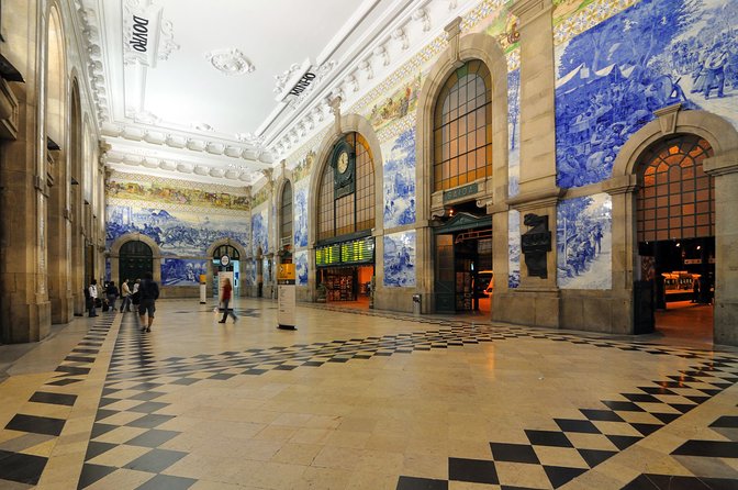 Porto Food Tour: 10 tastings at 5 restaurants & eateries - Rua de Santa Catarina stroll and Café Majestic-style city history