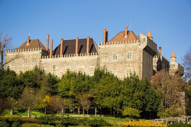 Porto: Guimaraes & Braga Small Group Tour with Lunch and Tickets - Largo da Oliveira and the UNESCO Historic Center: Time to Breathe