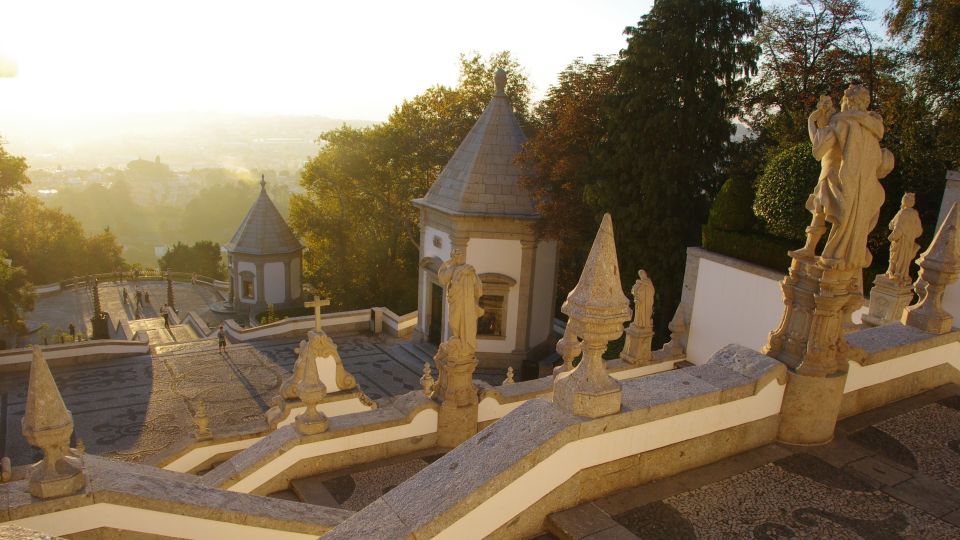 Porto: Guimarães & Braga Tour with Entry Tickets and Lunch - Bom Jesus do Monte: the 581-step viewpoint stop
