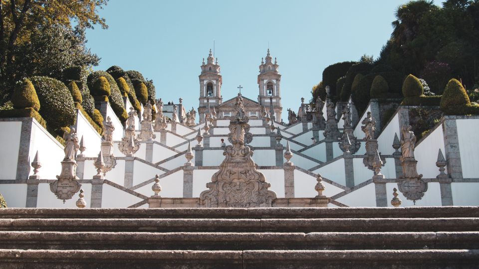 Porto: Guimarães & Braga Tour with Entry Tickets and Lunch - Lunch in Braga with Vinho Verde: good value, real taste