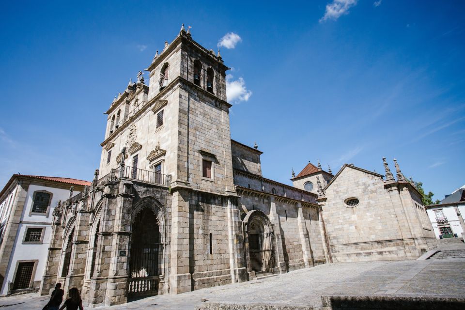 Porto: Guimarães & Braga Tour with Entry Tickets and Lunch - Walking Guimarães old town: Santa Maria Road to Largo da Oliveira
