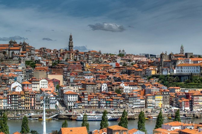 Porto Half-Day Private Tour with Tuk Tuk and Lello Bookstore - Livraria Lello at the end: how to handle the line problem