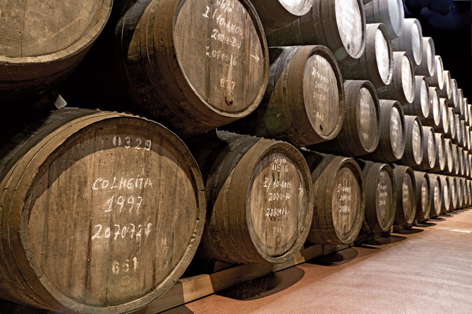 Porto Half-Day Tour and Wine Tasting - Finding your bearings in Bairro da Sé and the Sé cathedral area