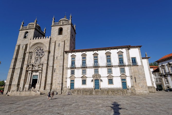 Porto Half Day Tour with River Cruise and Wine Tasting - Solar dos Dragos tasting: exactly what you drink and why it’s fun