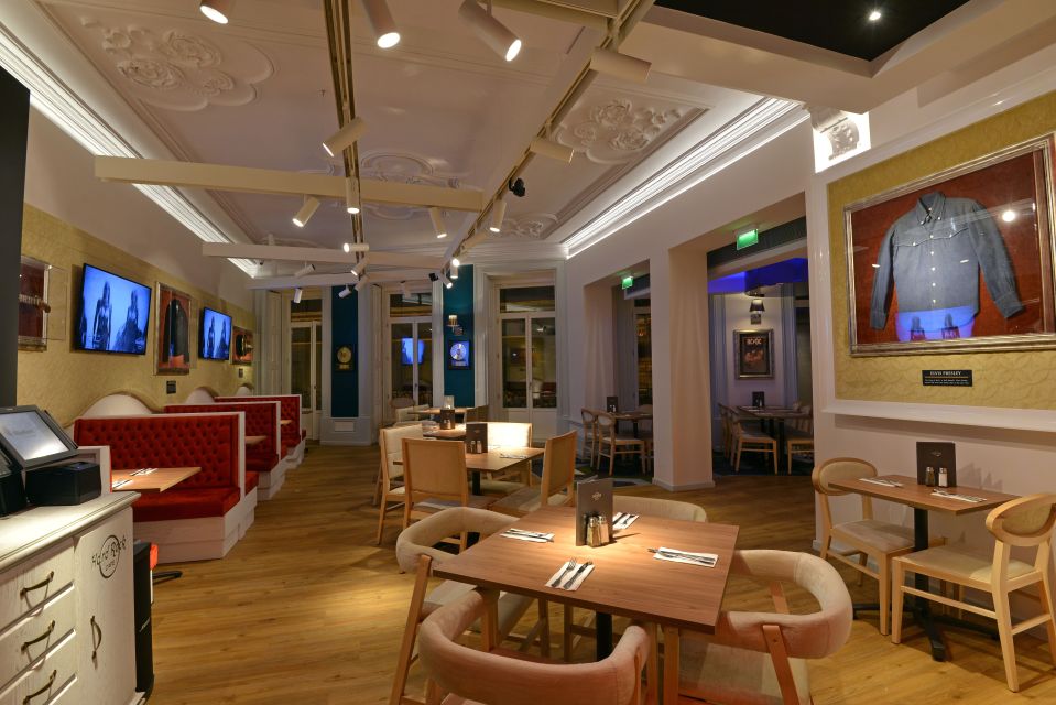 Porto: Hard Rock Cafe Skip-the-Line with Set Menu - Drinks included: beer, wine, cocktails, or soft drinks