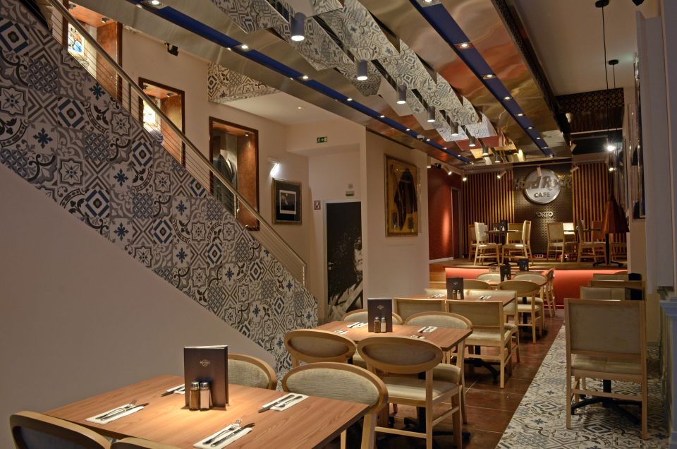 Porto: Hard Rock Cafe Skip-the-Line with Set Menu - Service and staff vibe: what you should watch for