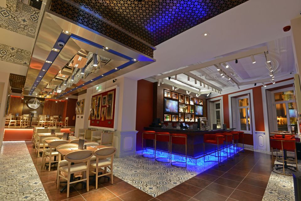 Porto: Hard Rock Cafe Skip-the-Line with Set Menu - Getting seated fast near Aliados Avenue