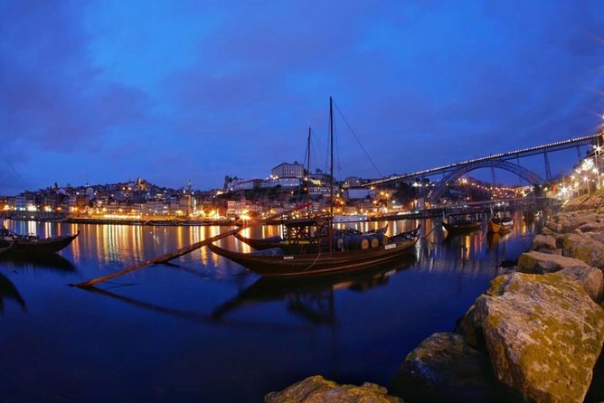Porto Heritage Night Tour With Fado Show And Dinner Included - Where You Meet at 7:00 pm: Rua das Carmelitas vs. the Other Address