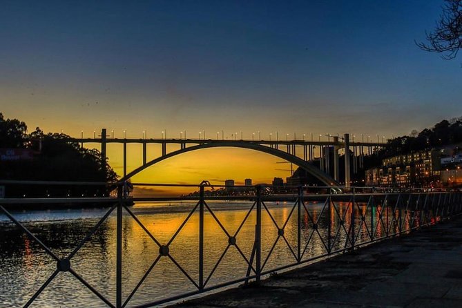Porto Heritage Night Tour With Fado Show And Dinner Included - Praca da Ribeira: Dinner With Fado Show (About 1 hour 40 minutes)