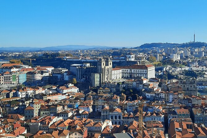 Porto Heritage Night Tour With Fado Show And Dinner Included - The City Sightseeing Part: How the Guide Helps You See Porto Differently