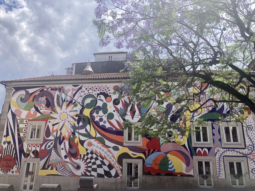 Porto: Highlights & hidden gems Walk - max 10 - Getting started at Praça de Carlos Alberto and the old red kiosk