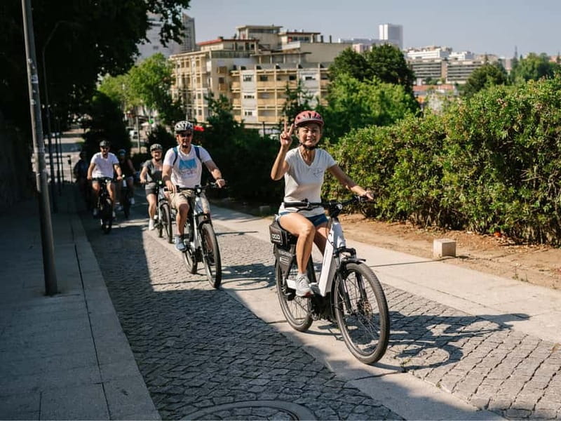 Porto: Highlights in 3 Hours E-Bike Tour - Safety and comfort on real Porto streets