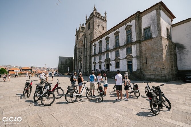 Porto Highlights in 3 Hours E-Bike Tour - Historical, Sightseeing - Avenida dos Aliados: where the city feels like it belongs to locals