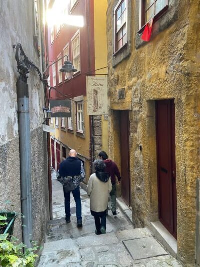 Porto: Historical Center Walking Tour - Sé Neighborhood to Medieval Alleys: The Old Quarter Gets Its Meaning