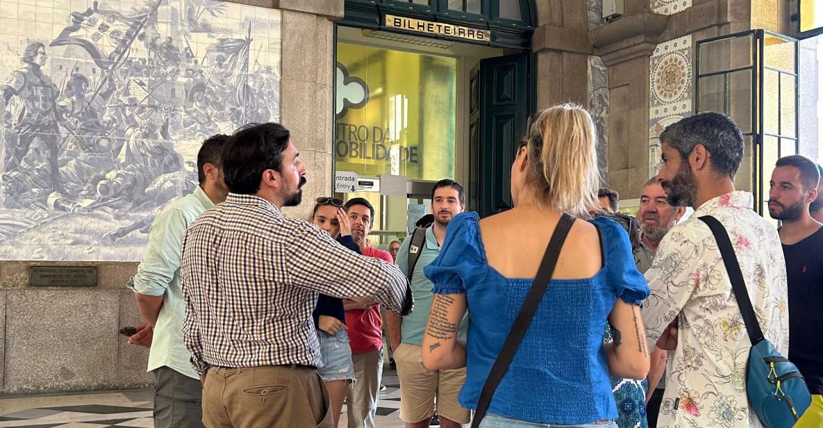 PORTO: Historical Walking Tour - Meeting point on R. de Mouzinho da Silveira 34: start where the city flows