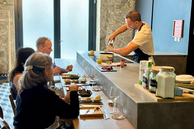 Porto Local Market Visit & Cooking Class / Showcooking - The hosts: more than instructions, it’s a conversation