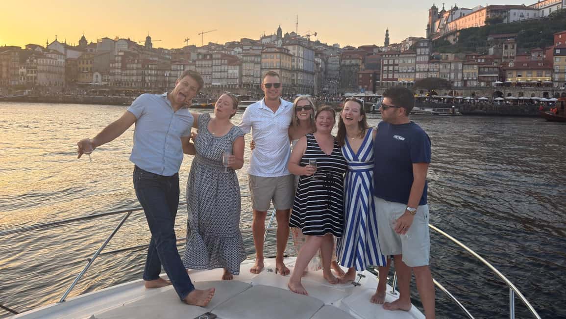 Porto: Luxury 6 Bridges Yacht Cruise with Wine & Snacks - Wine and snacks on board: why the food service matters on a short cruise