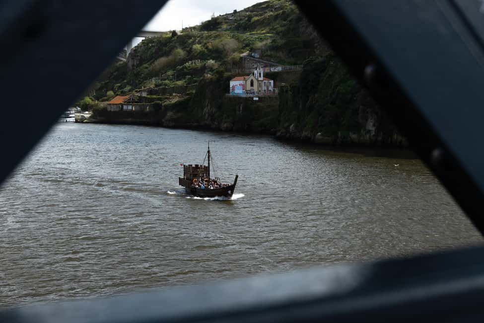 Porto: Pirate Ship Cruise on the Douro River - Staff and Service: Friendly Crew, Clear Communication