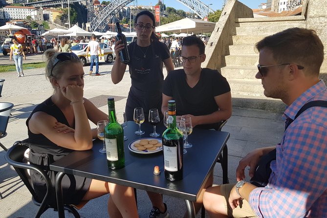 Porto: Port and Douro Wine Walking Tour With 9 Wine Tastings - Stop 1: Vasques De Carvalho and the Port-focused lesson