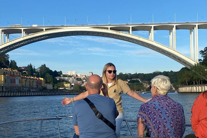 Porto: Private 6 bridges tour, Douro river with sunset option - What’s included on the cruise: snacks, drinks, and music