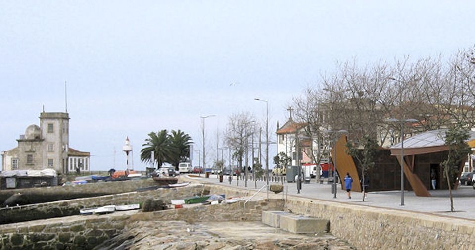 Porto: Private Bike Tour with a Local Guide - Where You Start: Miragaia Riverbank Energy and Easy Momentum