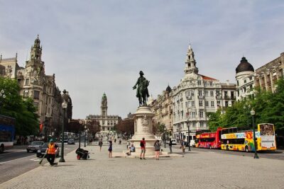Porto Private Custom Tour with a Local: Highlights & Hidden Gems - Inside São Bento Station: azulejo tiles as a quick history shortcut