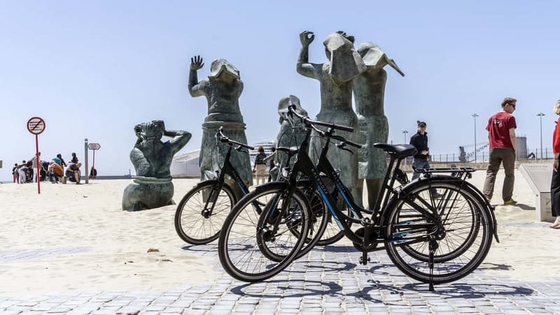 Porto Private E-Bike Tour: Douro River, Parks & Beaches - Monumento aos Tripeiros and Fonte da Cantareira: small stops, strong local meaning