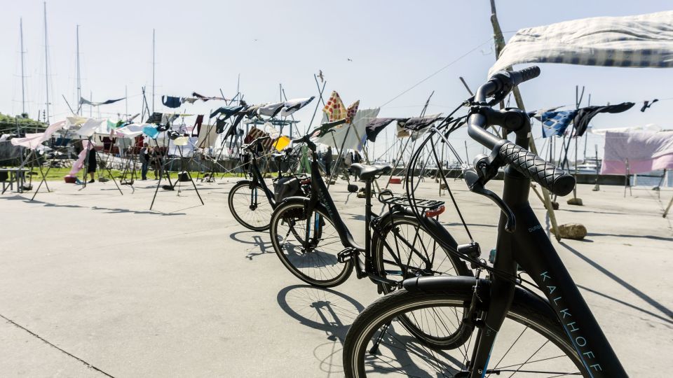 Porto Private E-Bike Tour: Douro River, Parks & Beaches - From São Miguel-o-Anjo lighthouse to Jardim do Passeio Alegre: the seaside view train