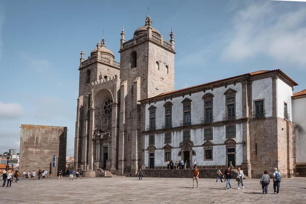 Porto: Private & Flexible Walking Tour in Historic Center - Carmo Church and Aliados Avenue: From Stone Craft to City Energy