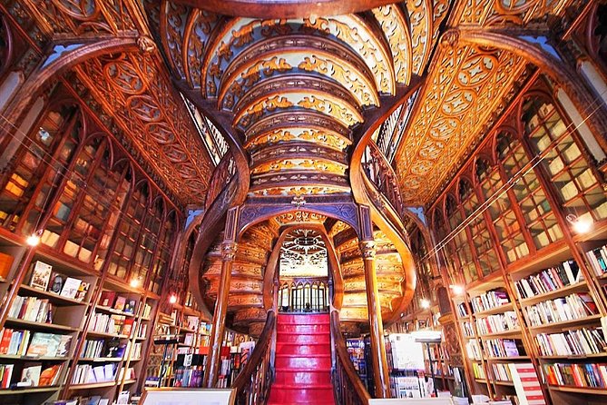 Porto Private Personalized Full Day Journey from Lisbon - Porto Cathedral: old walls, easy context