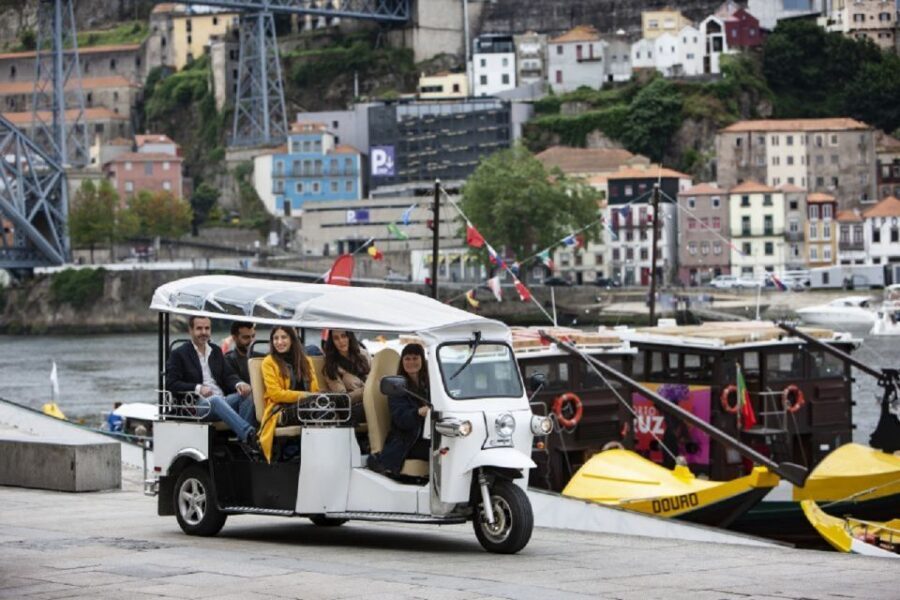 Porto: Private Sightseeing Tour by Electric Tuk Tuk - Key Things You’ll Notice on This Tuk-Tuk Tour