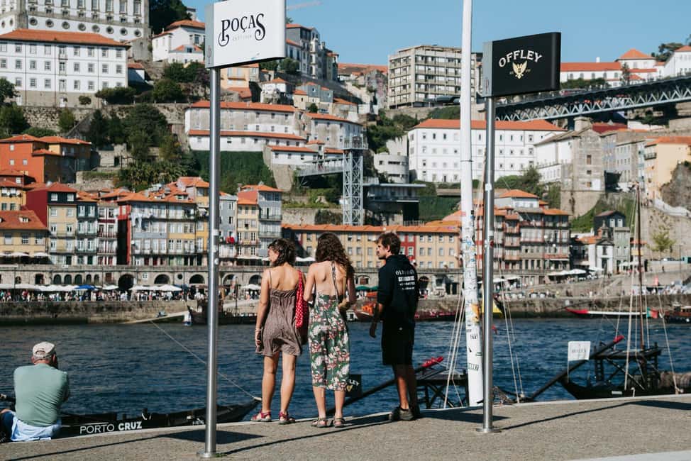 Porto: Private Tour to the Historic Center in a Classic Car - Private group and guides who make the difference