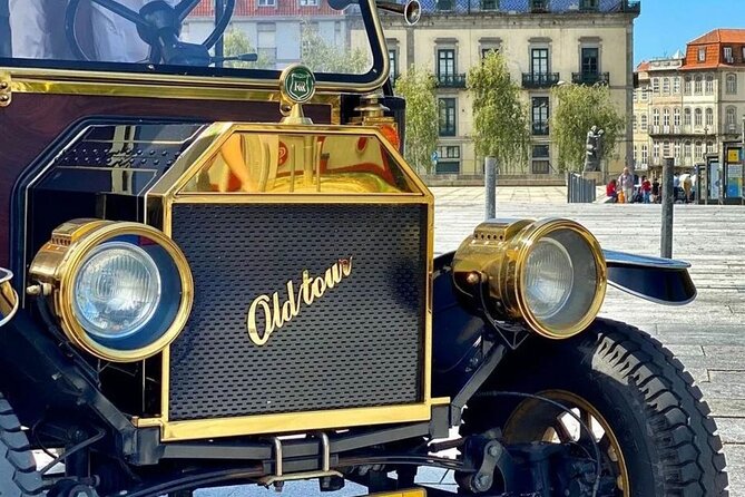 Porto: Private Tour to the Historic Center in a Classic Car - Moving between river and city: views of the Douro and Luís I Bridge